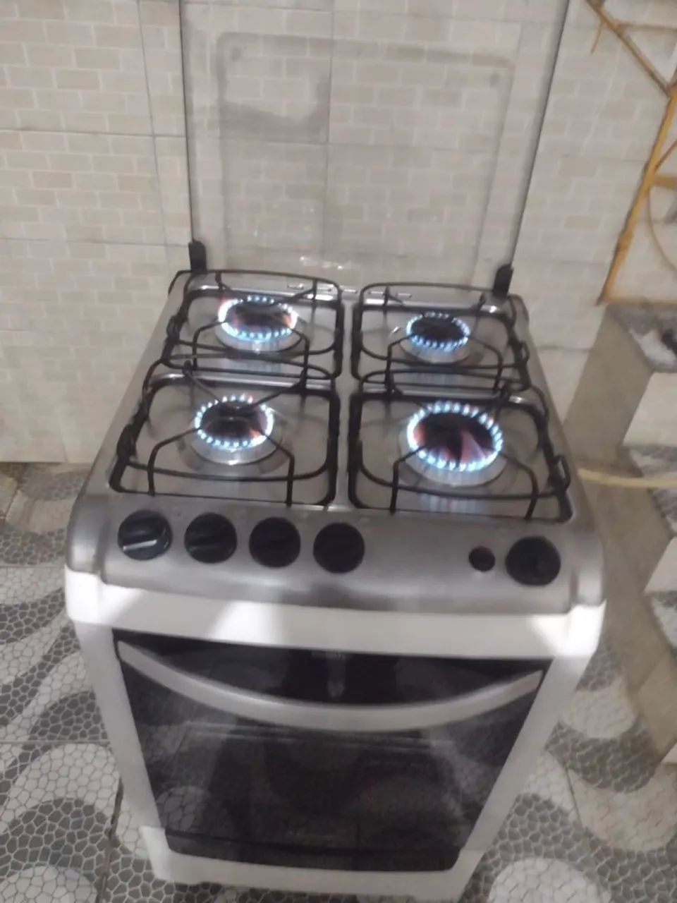Fogão Electrolux 4 bocas funcionando 