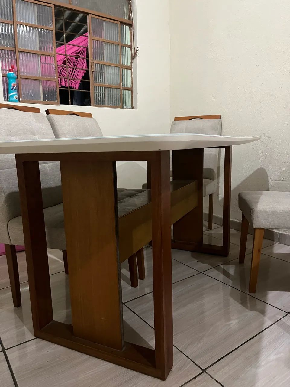 Vende se uma mesa com 6 cadeiras  - Foto 5