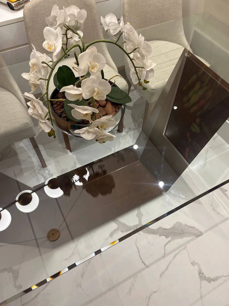 Mesa de vidro com pés em madeira  - Foto 4