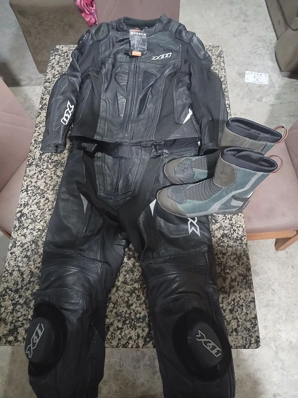 Roupa de couro de motociclista
