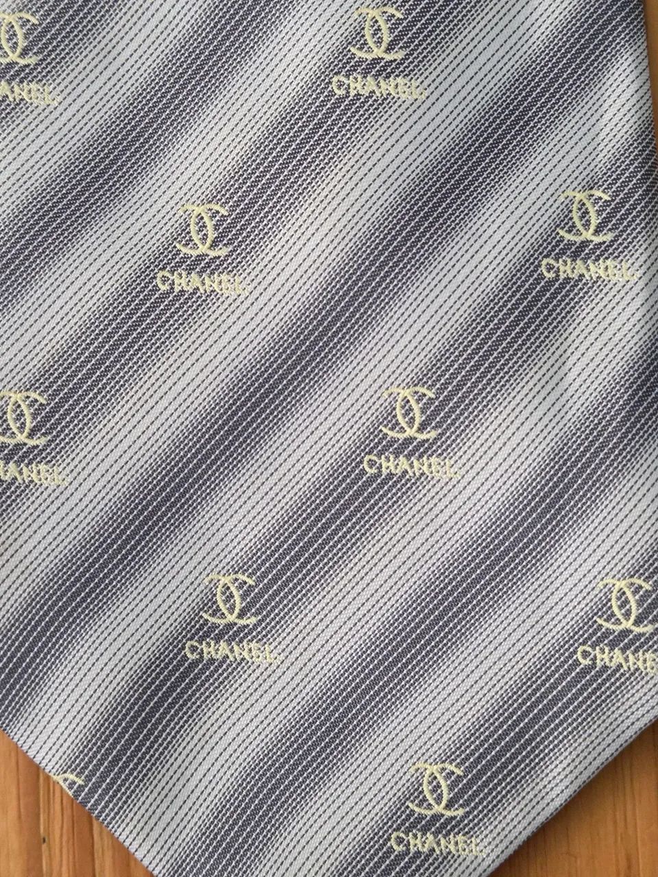 Chanel Gravata Vintage Seda Pura Cinza - Foto 2