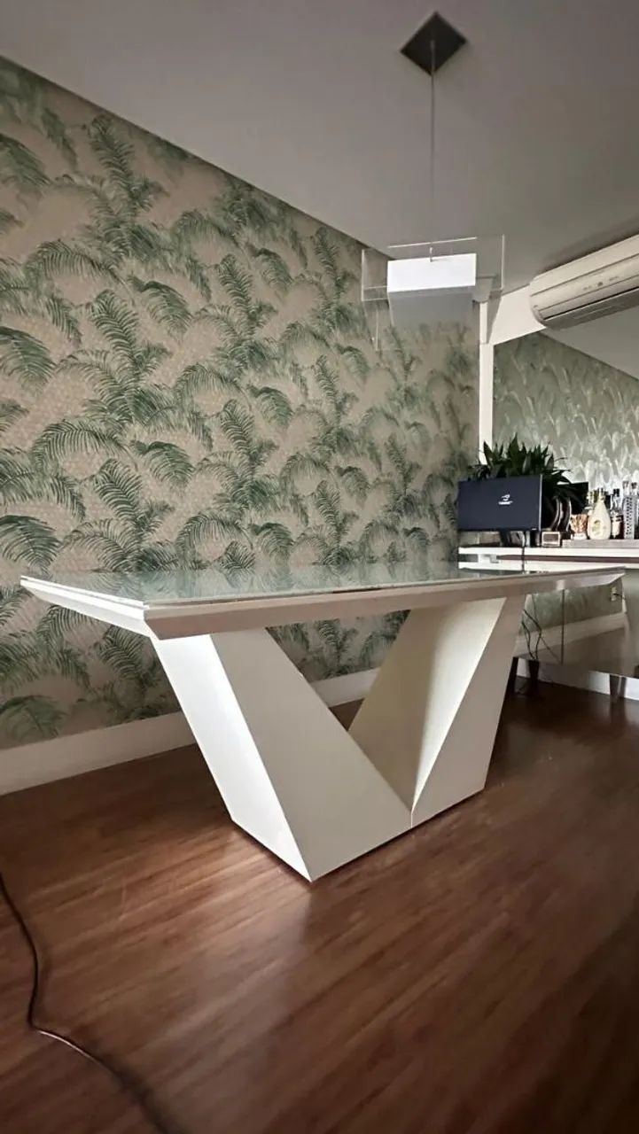 Mesa de jantar 180cm X 90cm em Laca branca e vidro com 6 cadeiras - Foto 3