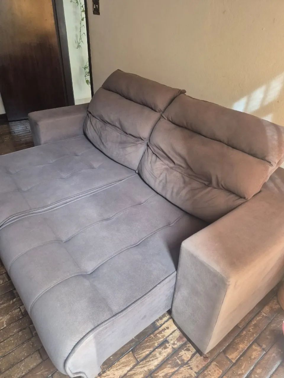 Sofá 3 Lugares Retrátil e Reclinável  2 M suede Cor marron - Foto 5