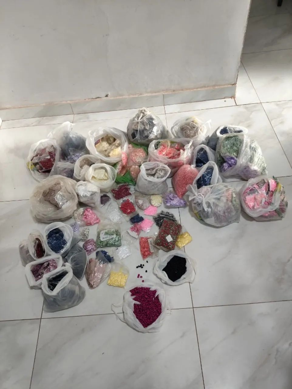 Adereços para costurar roupas, vários tipos e cores