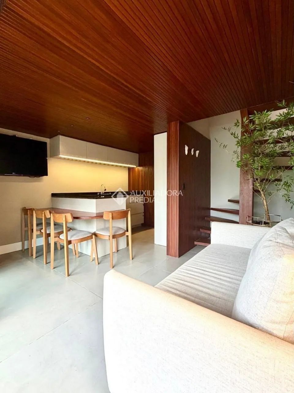 Studio de Alto Padrão com Deck Privativo e Toque de Natureza - Foto 3