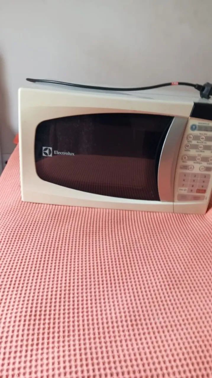 Microondas Eletrolux 220V - Foto 2