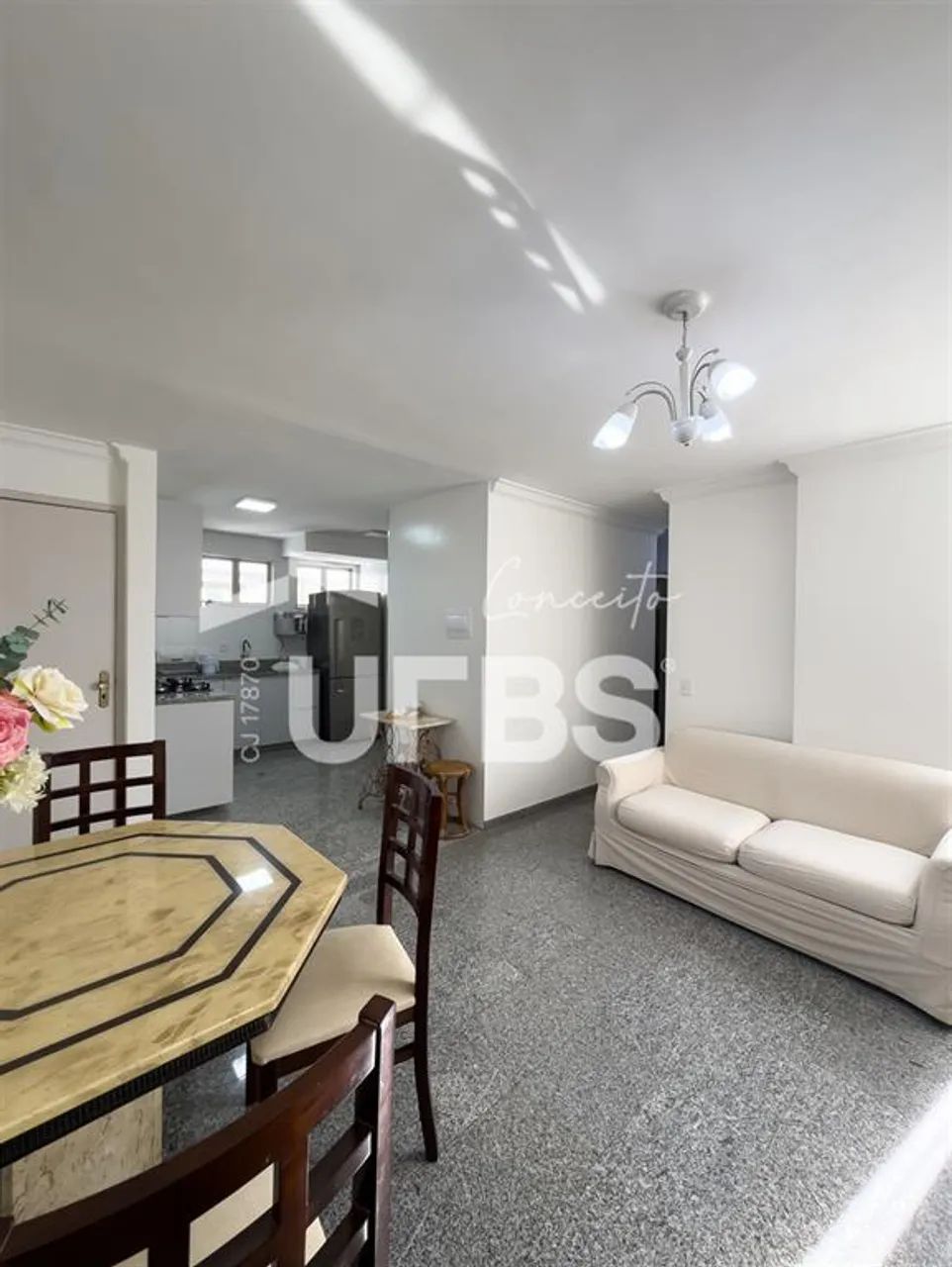 Apartamento a venda no Edifício Frankfurt - reformado - com dois quartos