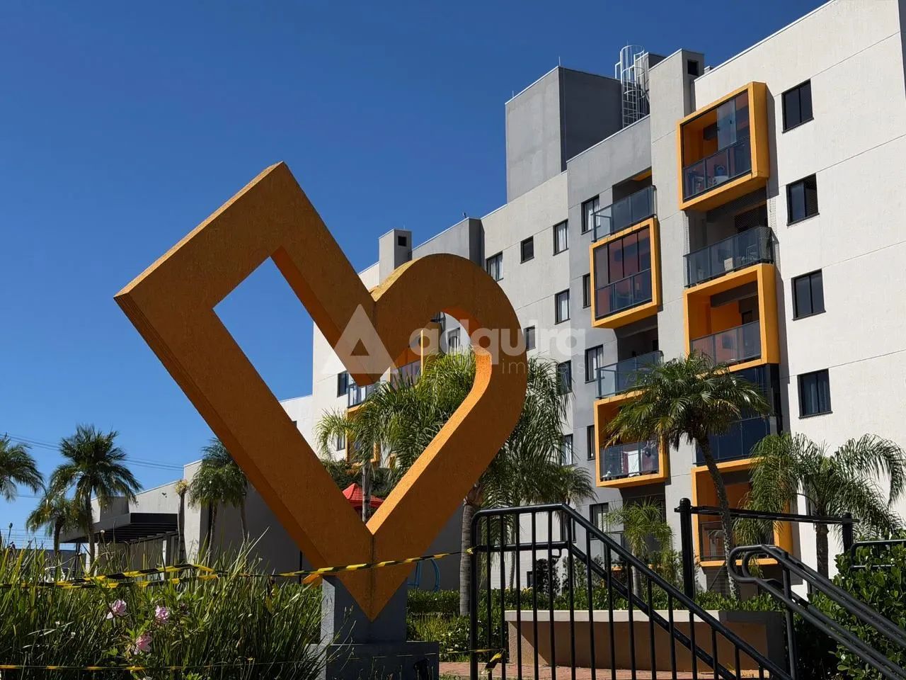 Apartamento com 3 Quartos e Ampla Sacada no Vista Uvaranas