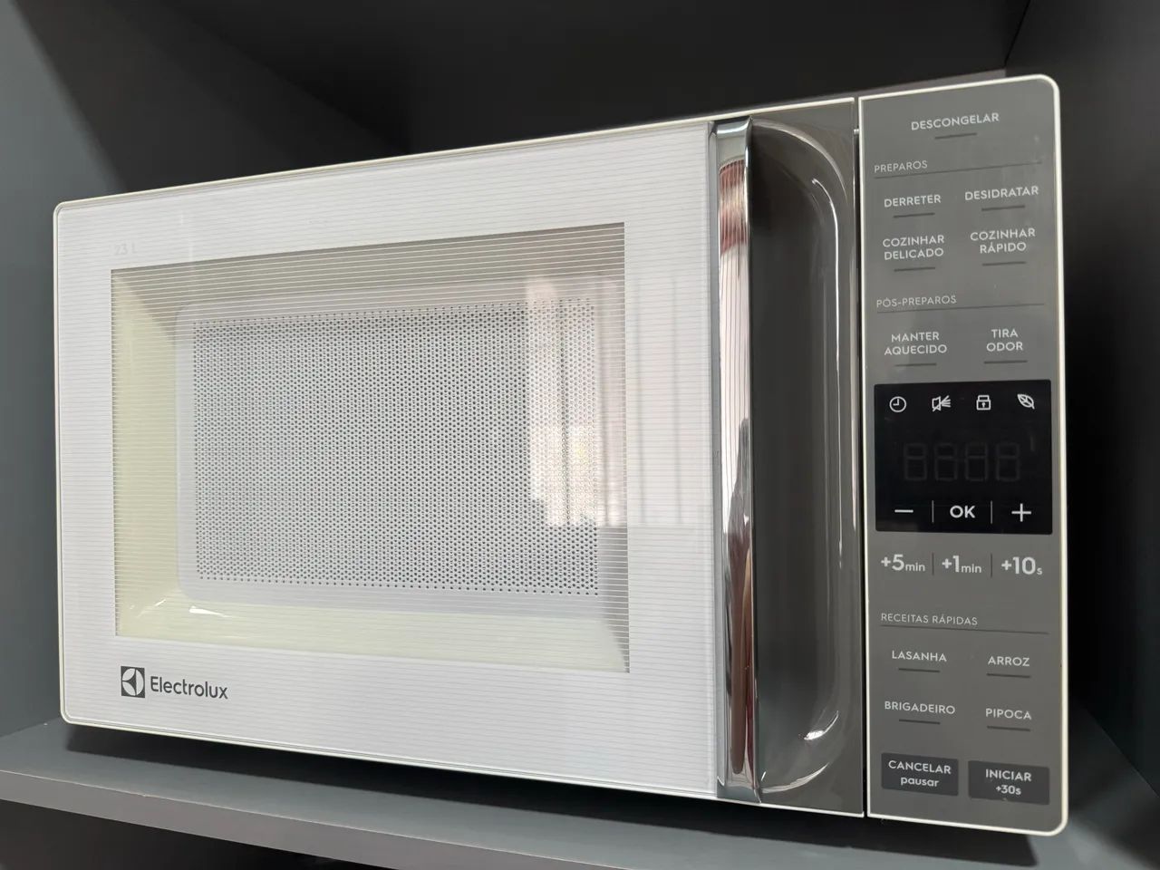 Micro-ondas Electrolux 23L Branco - pouco usado