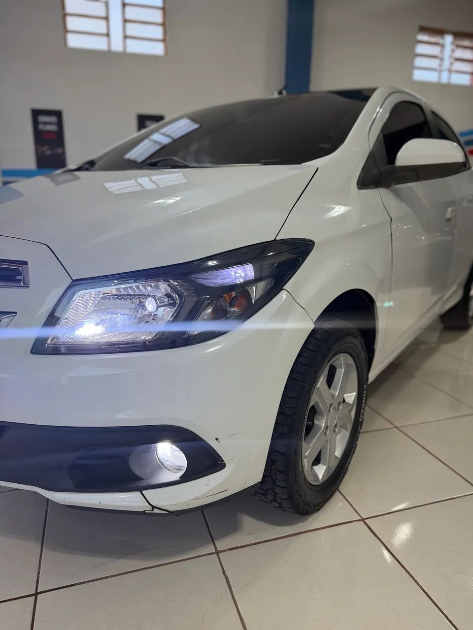Chevrolet Onix Hatch LT 1.0 8V Flex Power Mec. 4P 2014 - Foto 3