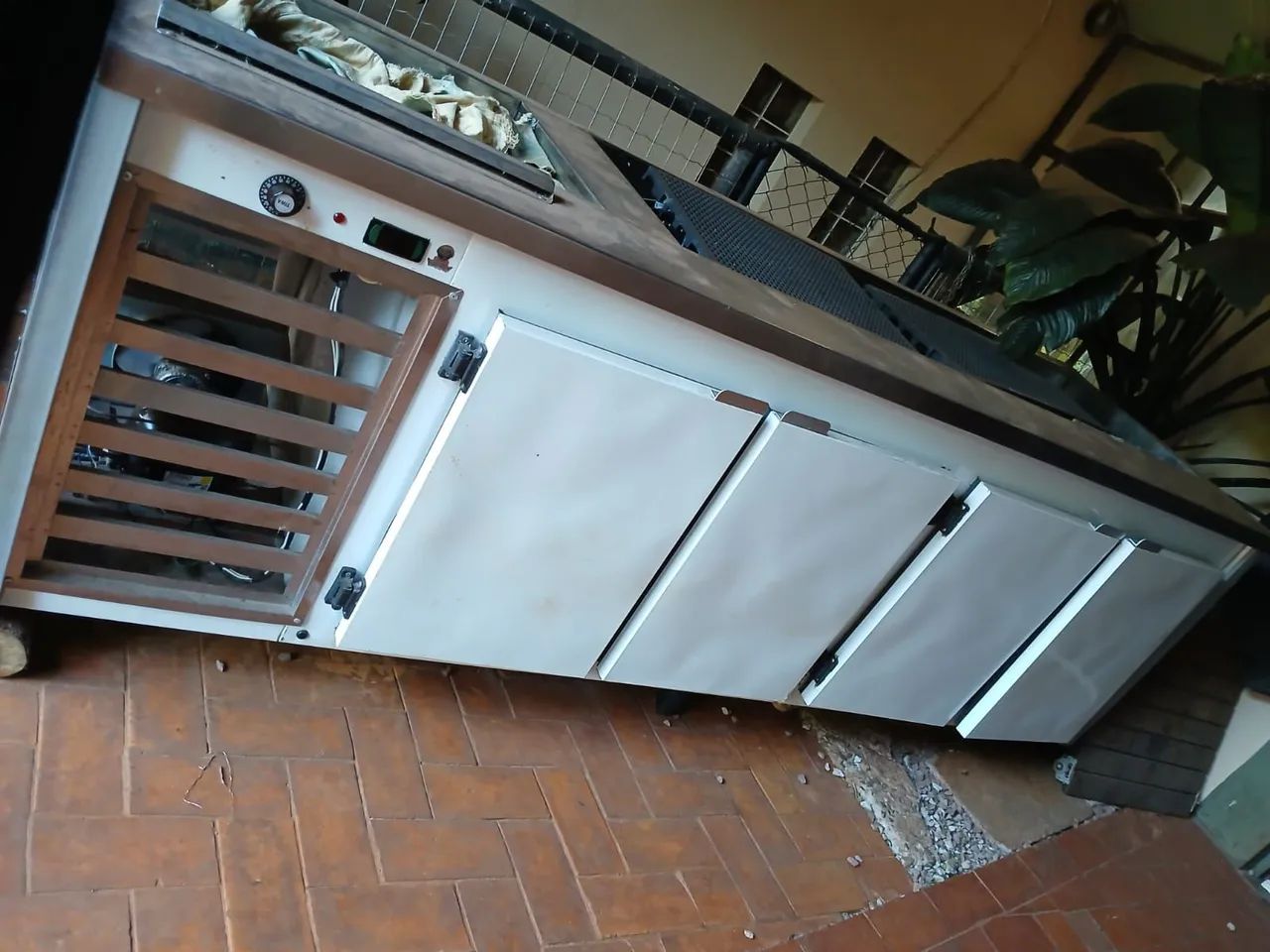 Condimentadora buffet quente e fria, com refrigerador na parte de baixo  - Foto 2