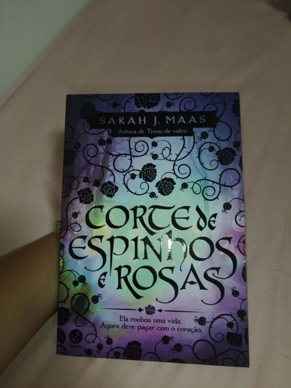 Corte de Espinhos e Rosas - Sarah J. Maas 