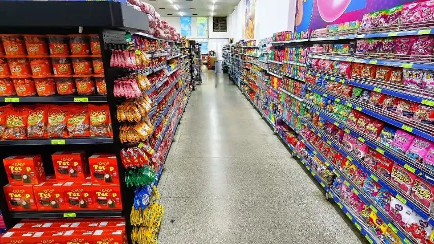 GÔNDOLAS, CHECKOUTS E EQUIPAMENTOS PARA LOJA - LOTE COMPLETO - Foto 4