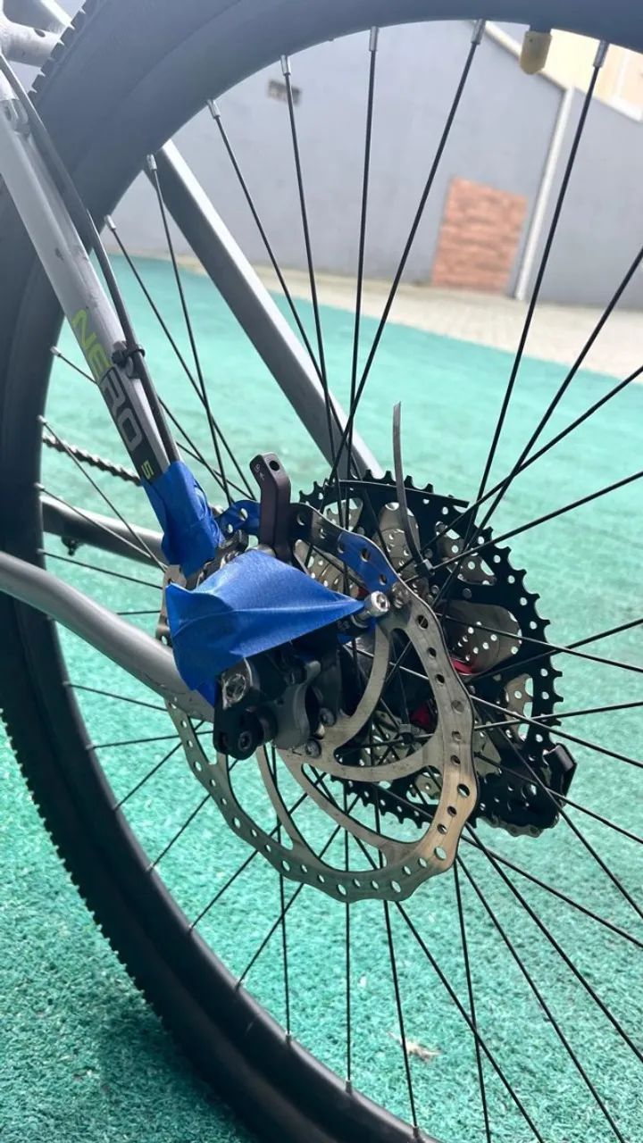 BICICLETA ABSOLUTE 12V PRATA ARO 29 SEMI NOVA - Foto 4