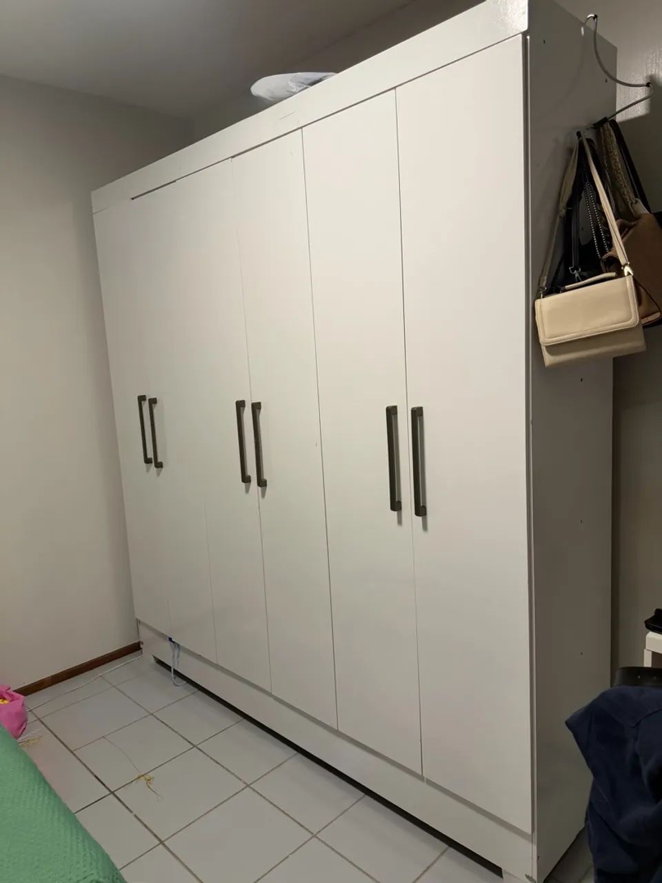 Guarda roupa de 6 portas 