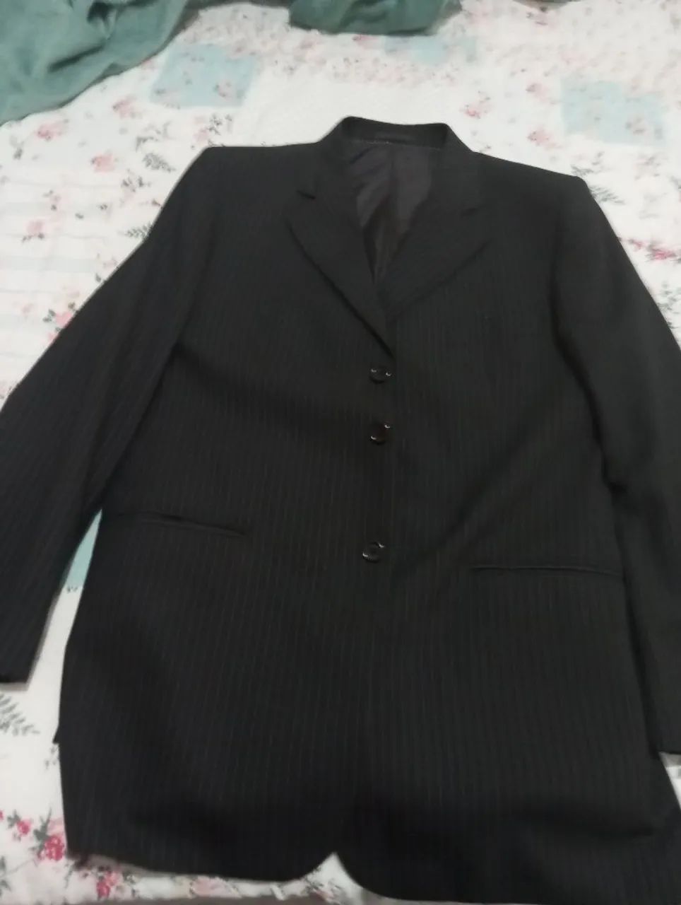 Vendo um terno preto