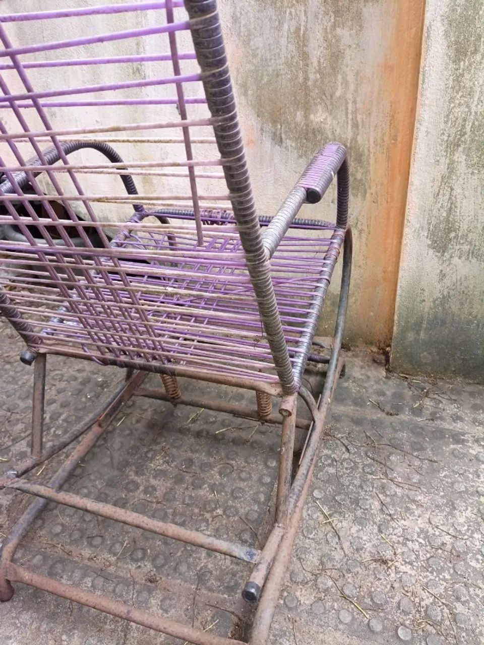 Cadeira de balanço de ferro revestida  - Foto 2