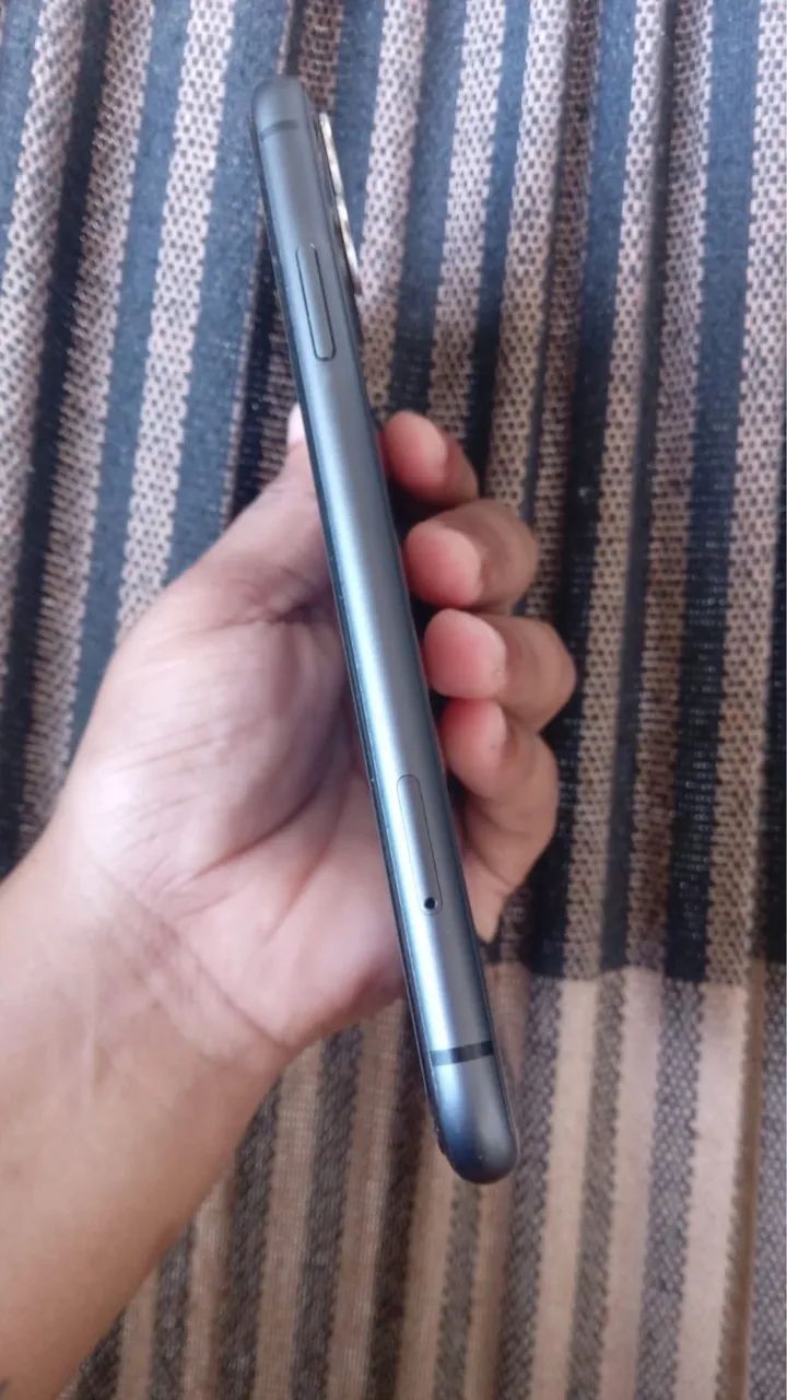 Vendo ou troco um iPhone 11 - Foto 2