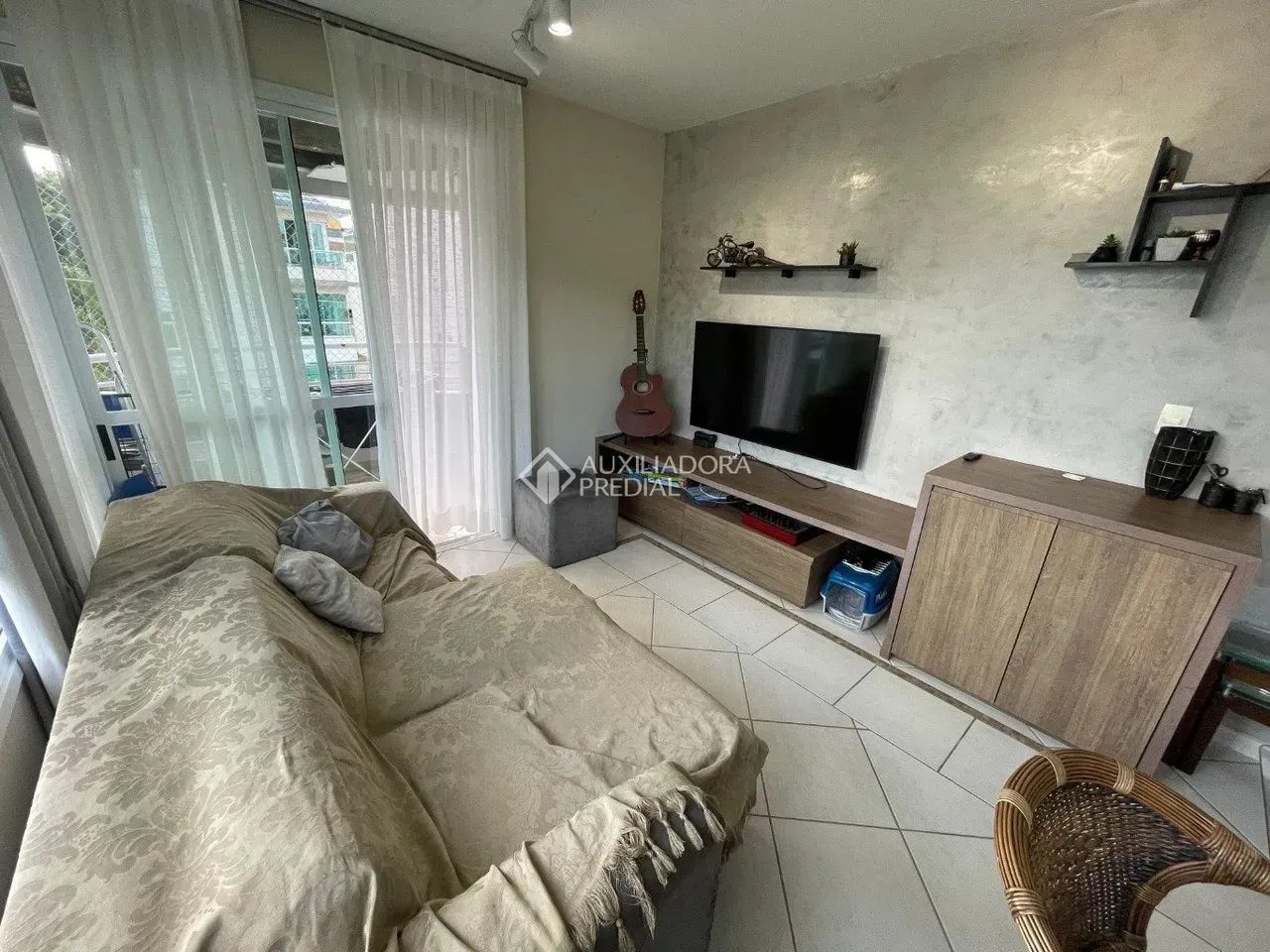 Imóvel para venda possui 75 metros quadrados com 2 quartos em Jurerê - Florianópolis - SC