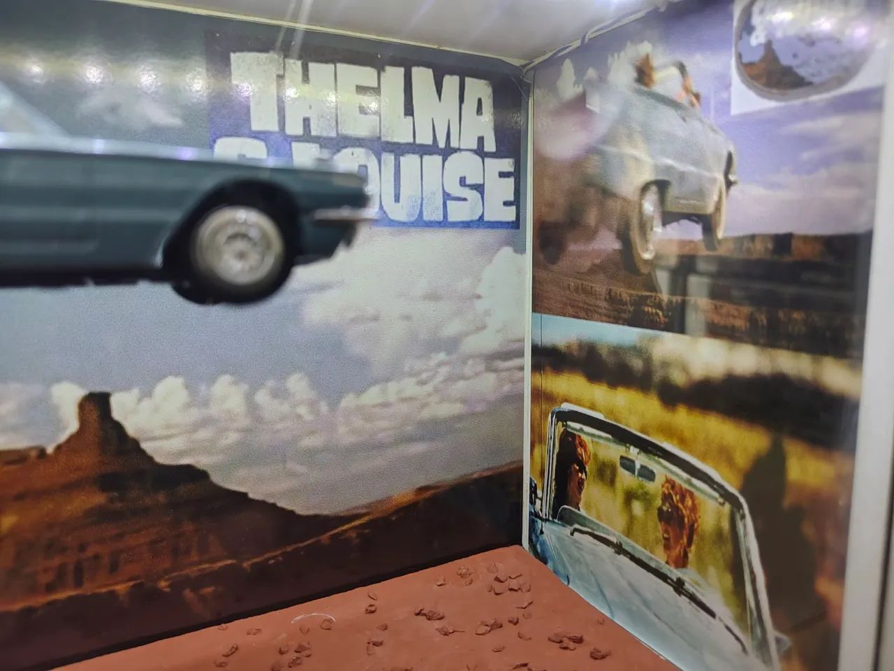 Diorama Thelma e Louise com iluminação, miniatura e figuras. - Foto 5