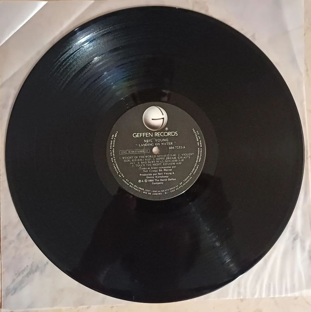 Neil Young - Landing on Water Lp - Foto 3