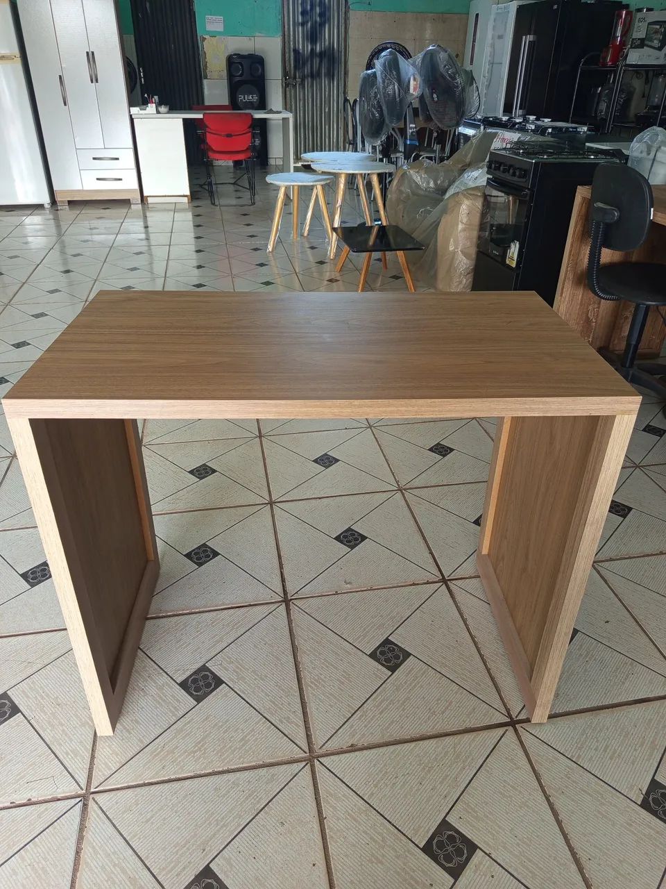 Escrivaninha planejada em mdp nova. 