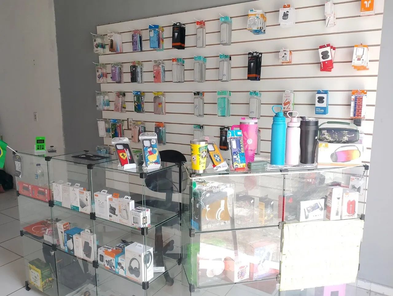 Vitrine e painel para exposição 