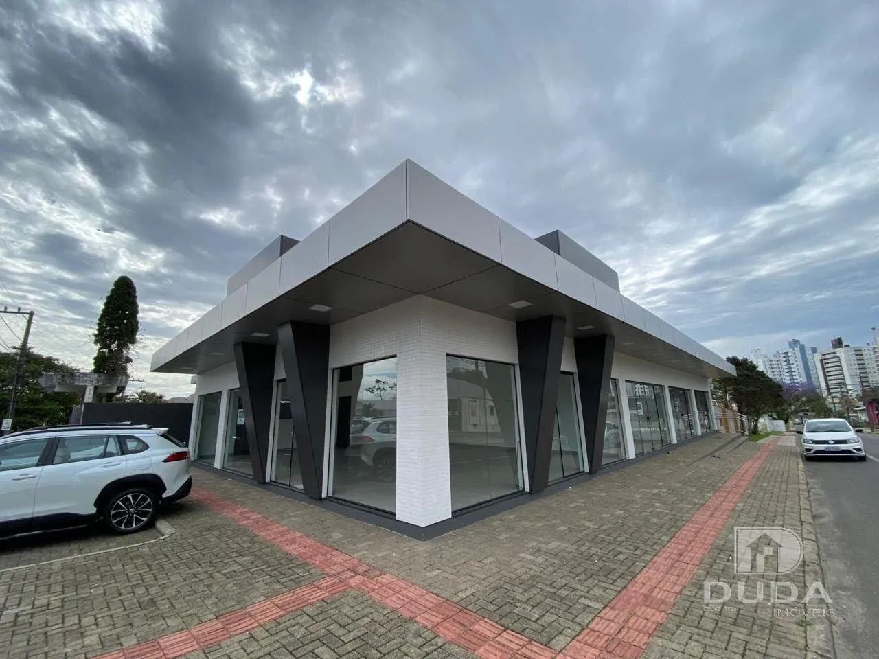 Sala comercial com aproximadamente 80 m²