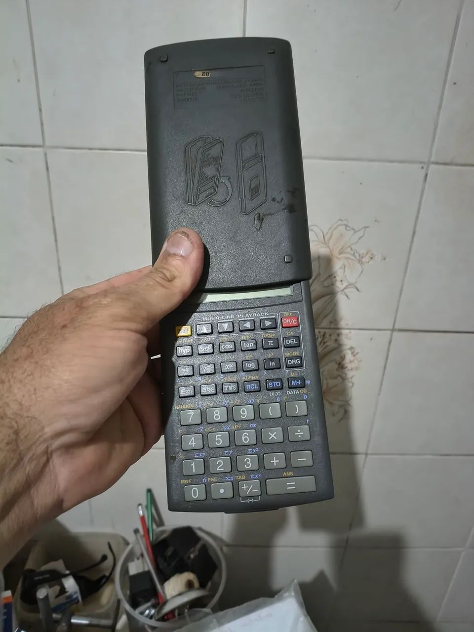 Calculadora científica Sharp EL-531R está sem bateria  - Foto 4