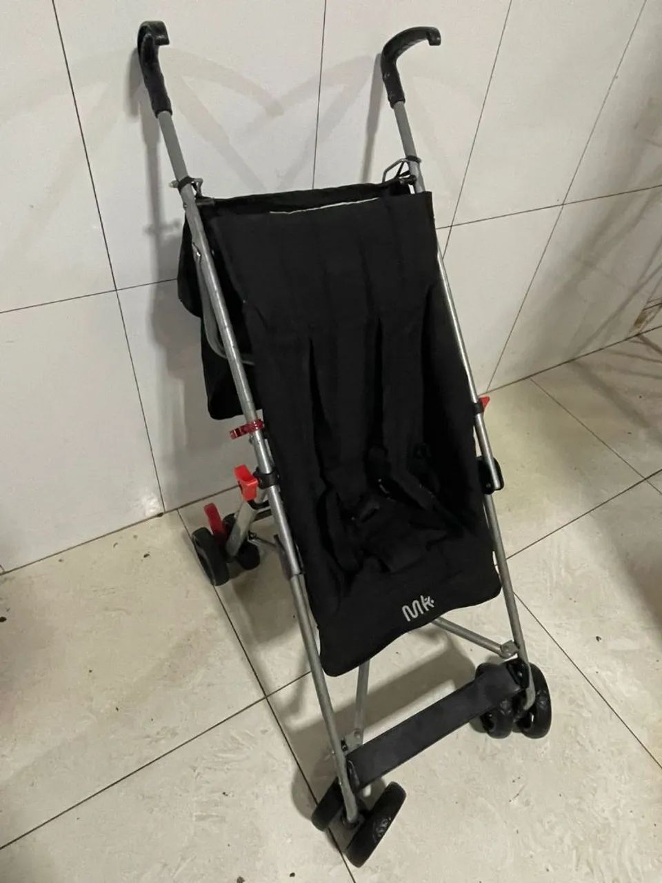 Carrinho infantil preto