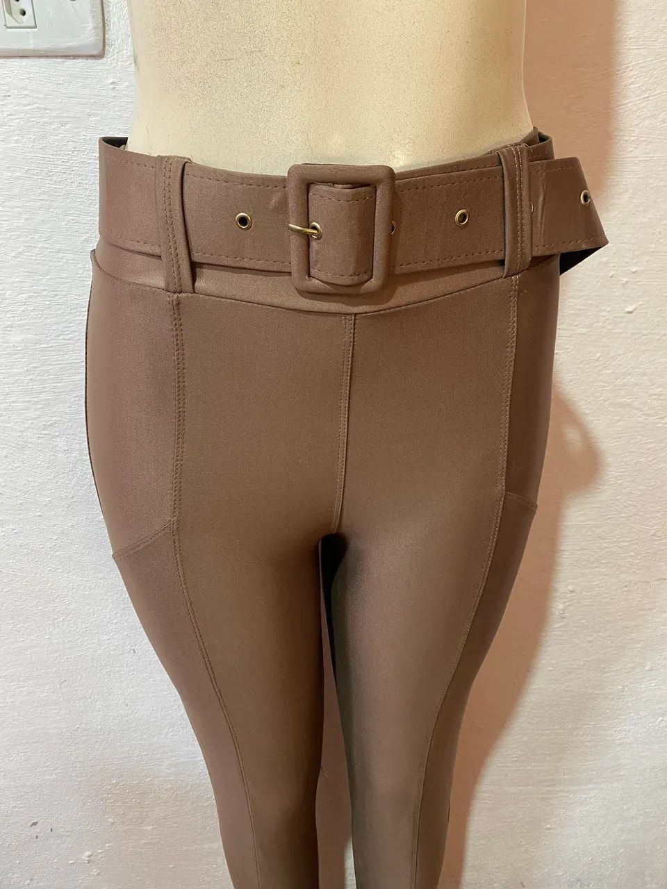 Calça em cirré bege escuro chapa barriga - Foto 2