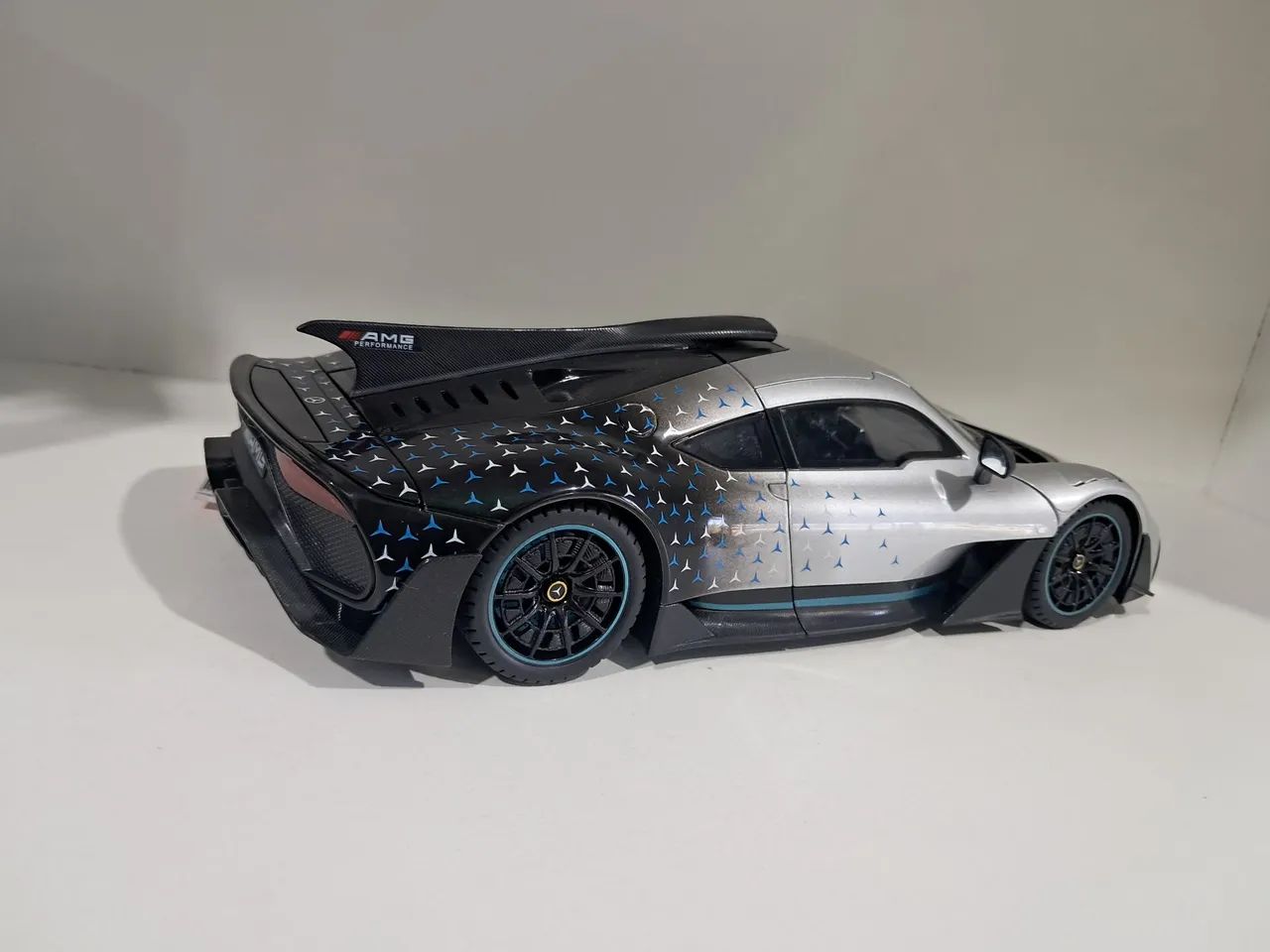 Miniatura  Mercedes Amg Performance 1:18 - Foto 3
