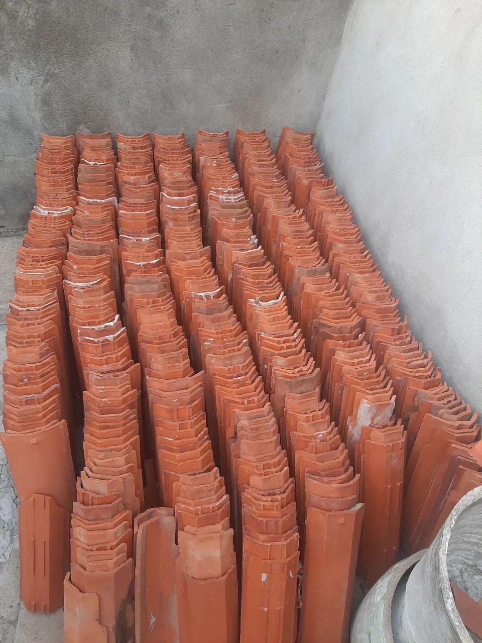 Telhas em bom estado de uso 600 nao faço entrega vim buscar no renascença parqui poty