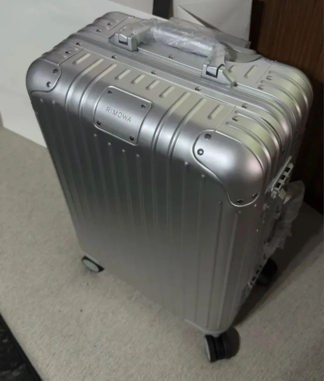 Mala Rimowa prata clássica 