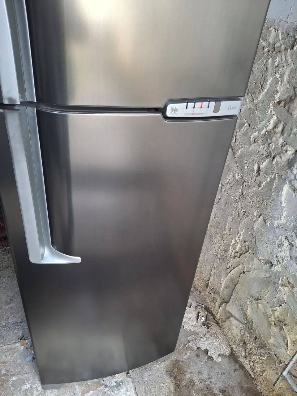 Geladeira semi nova 220v - Foto 2