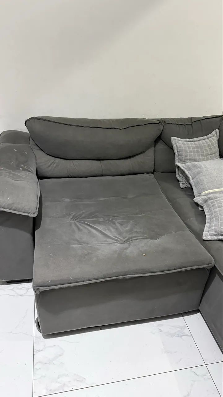 Sofá retrátil cinza + almofadas de brinde - Foto 4