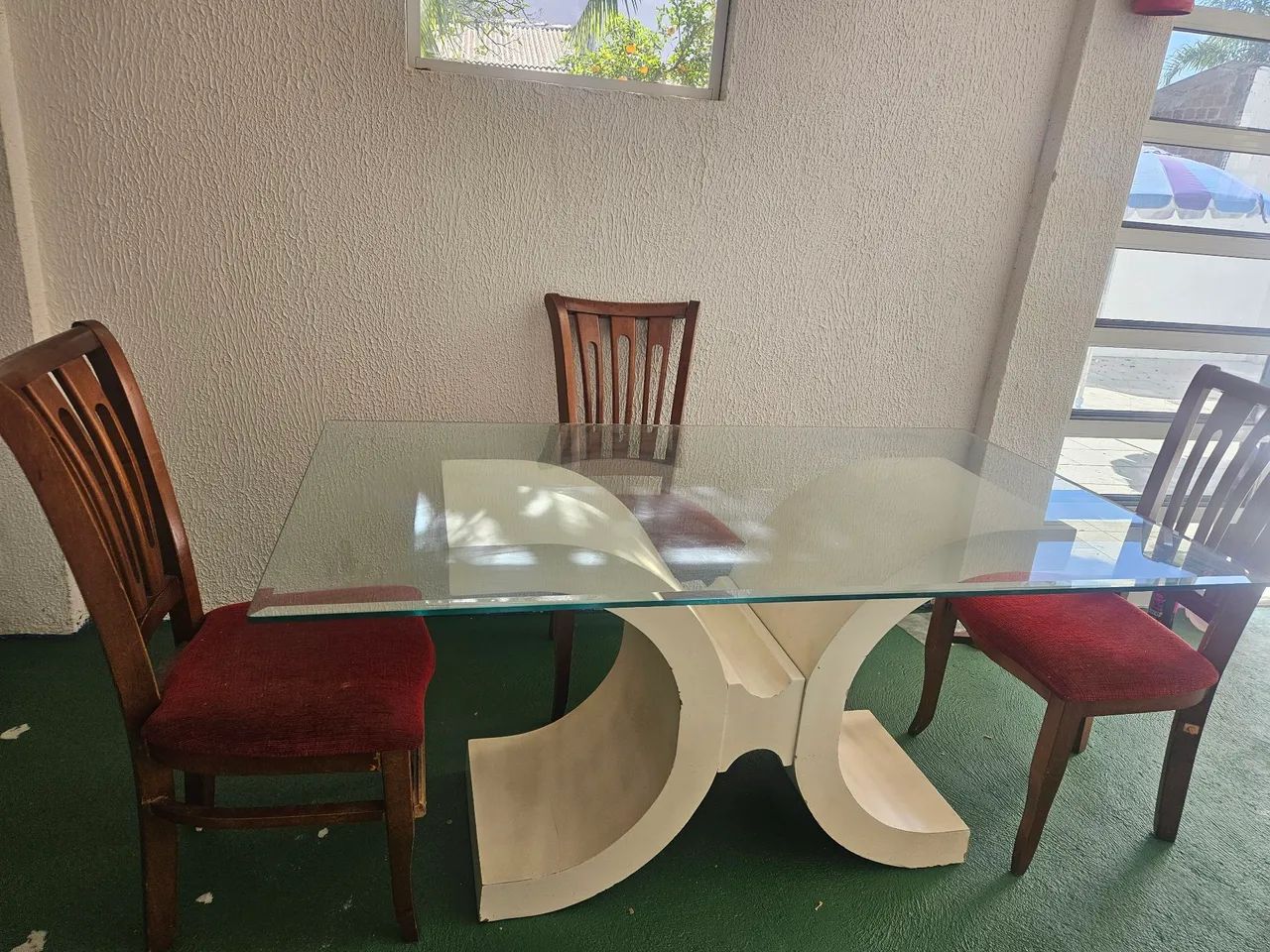 Mesa de jantar,6 lugares .Vidro e madeira.