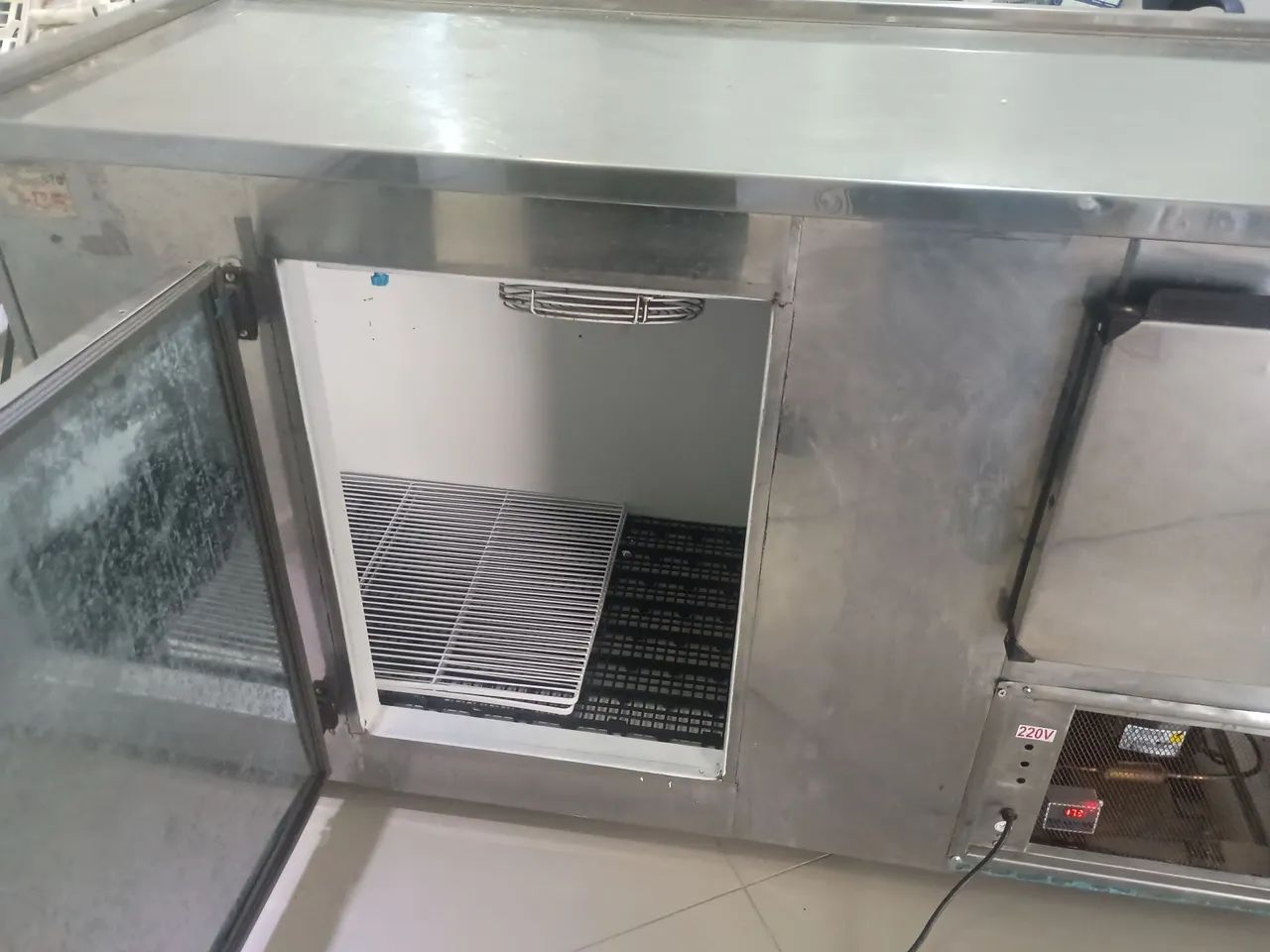 Balcão de apoio refrigerado 