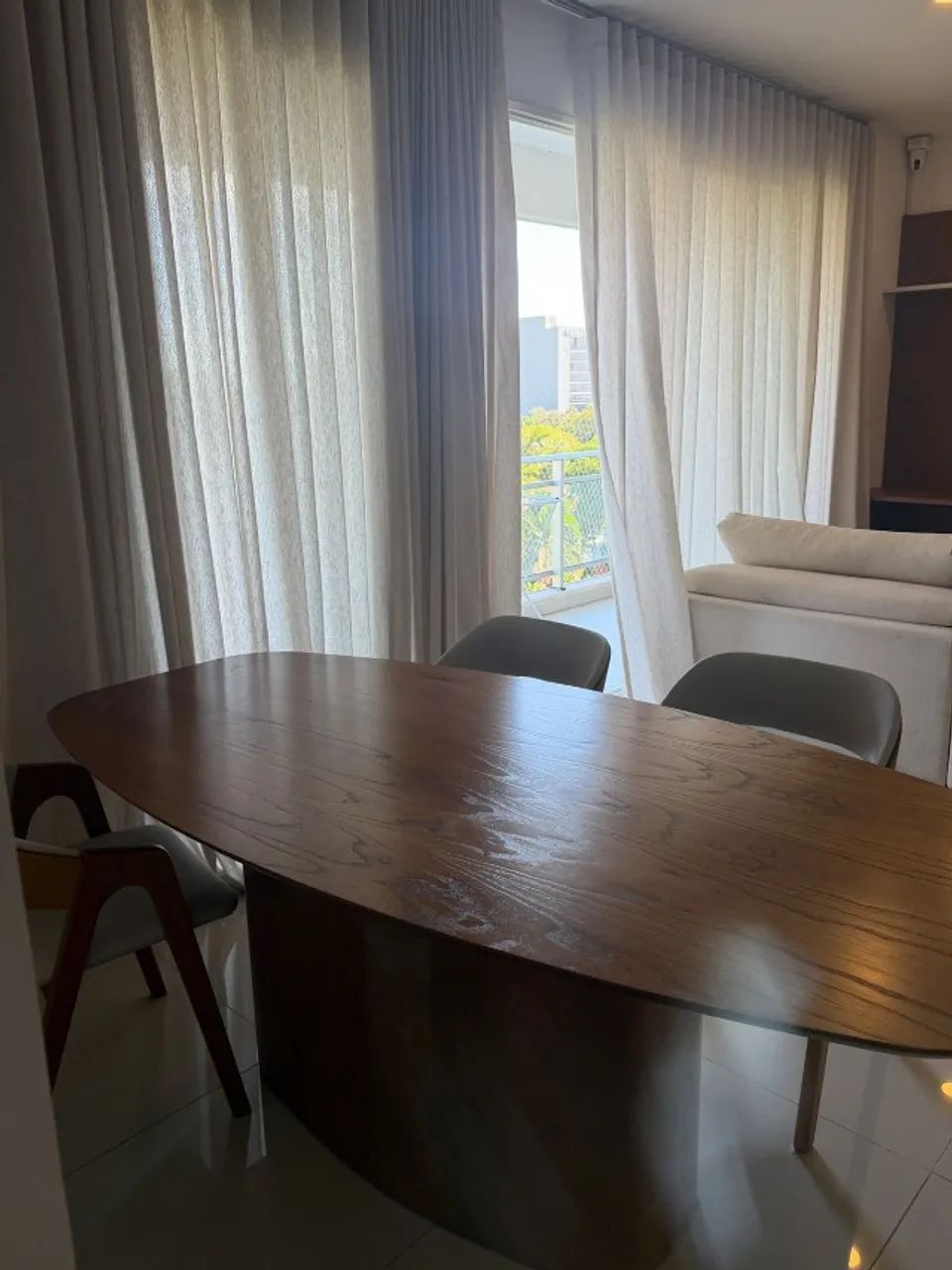 Mesa de Jantar de madeira com 6 cadeiras e pouco uso - Foto 2