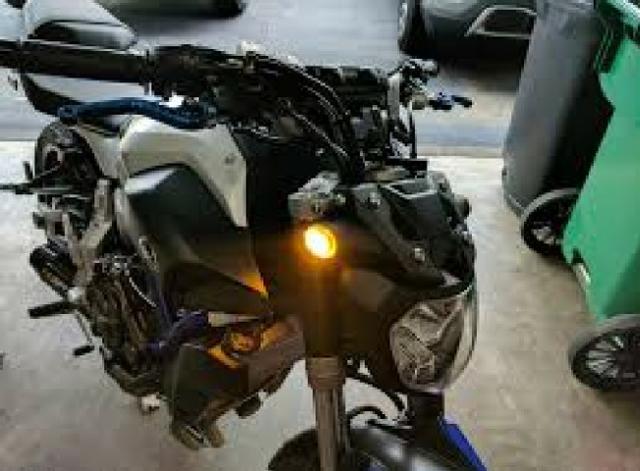 Seta esportiva embutida para qualquer moto!! Descriçao! importado!
