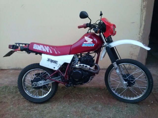 MOTO XLX 250 R