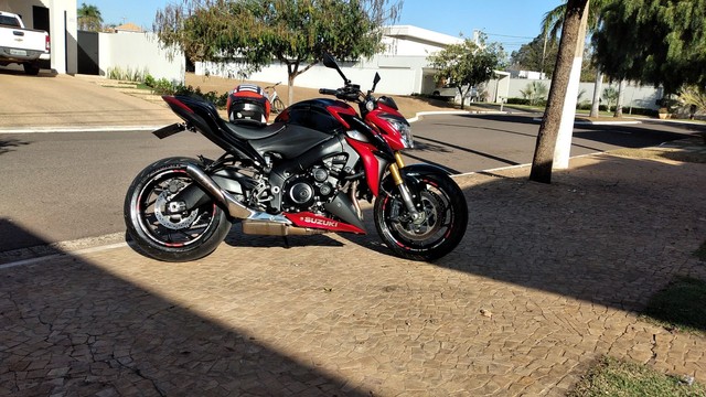 VENDO SUZUKI GSXS 1000 2119 TOP PARA PESSOA EXIGENTE