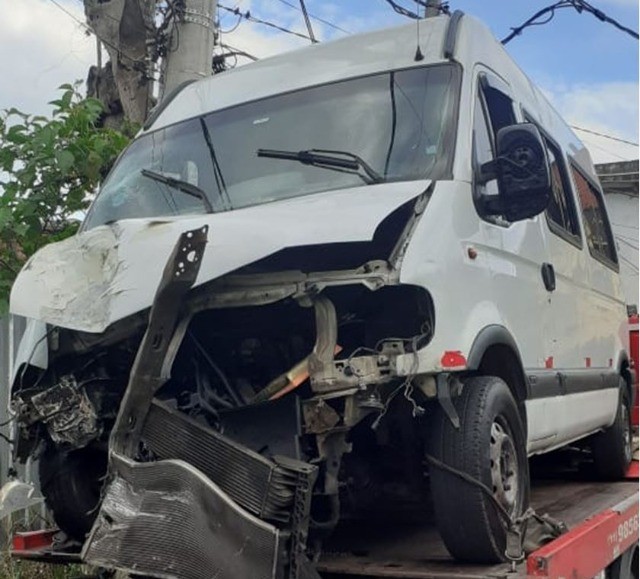 Renault Master 2.5 bus Teto Alto Ano 2006/2006 (Para Venda de Peças) - Foto 2
