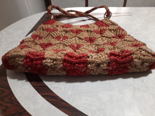 Bolsa de sisal bege e vermelha moda praia e piscina. Vintage. - Foto 5