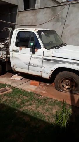 Vendo uma camionete C 20.