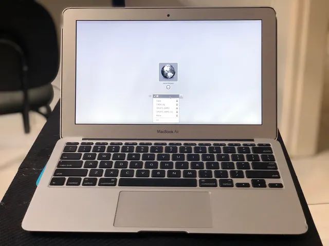 MacBook Air 2011  a1370 i5 2 Gb ram 256 gb de ssd Leia com atenção 