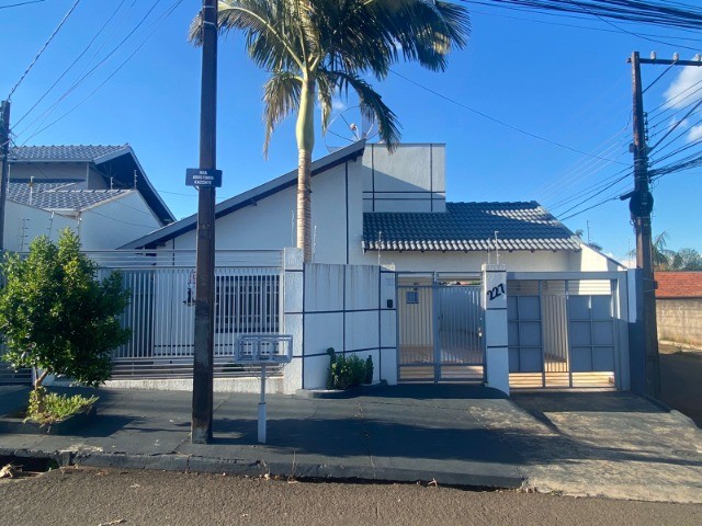 Casas com quintal à venda no Centro em Cambé