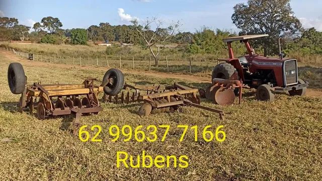 Trator Massey Ferguson- Niveladora/Grade e Arado 