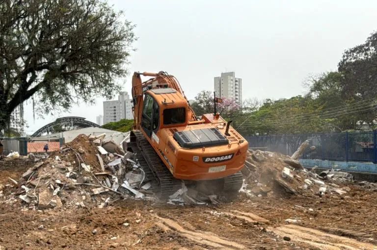 Máquina de Demolição - DOOSAN DX 180 LC - Impecável - Foto 2