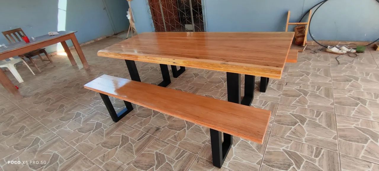 Mesa de madeira com bancos para área externa - Foto 3